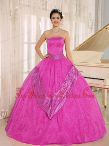 Hot Pink Beaded Decorate 2013 Discount Quinceanera Gowns With Strapless