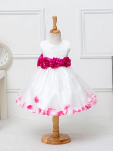 Cute White Tulle Zipper Girls Pageant Dresses Sleeveless Knee Length Appliques and Hand Made Flower
