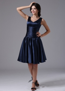 V-neck Navy Blue Dama Dress for Quince Ruched Knee-length