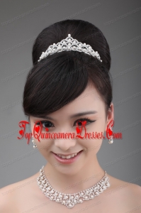 Fashionable and Artistic Alloy and Pearl Necklace and Tiara