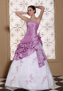 2013 Lavender Embroidery Beading Dama Dresses for Quinceanera