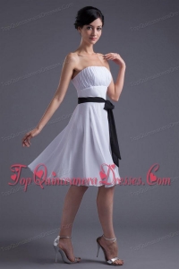 Elegant Empire Sash Knee-length White Chiffon Dama Dress for Quinceanera with Strapless