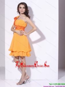 Fashionable One Shoulder Gold Damas Dresses with Ruching and Beading