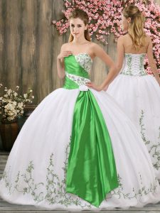 White Sleeveless Organza Lace Up Quinceanera Dresses for Military Ball and Sweet 16 and Quinceanera