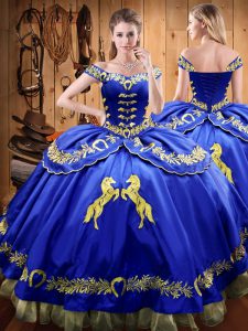 Top Selling Royal Blue Ball Gowns Off The Shoulder Sleeveless Satin and Organza Floor Length Lace Up Beading and Embroidery Quinceanera Gown