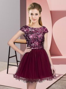 Burgundy Tulle Zipper Quinceanera Court of Honor Dress Cap Sleeves Mini Length Sequins