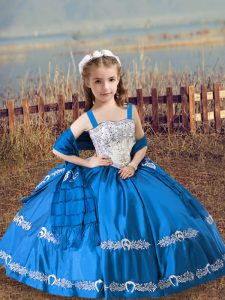 Popular Blue Sleeveless Satin Lace Up Little Girls Pageant Gowns for Wedding Party