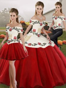 Custom Design White And Red Three Pieces Off The Shoulder Sleeveless Organza Floor Length Lace Up Embroidery 15 Quinceanera Dress