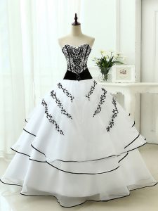 Low Price White Sweet 16 Dress Military Ball and Sweet 16 and Quinceanera with Beading and Appliques Sweetheart Sleeveless Lace Up