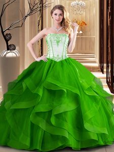 Gorgeous Strapless Sleeveless Tulle Quinceanera Gowns Embroidery Lace Up